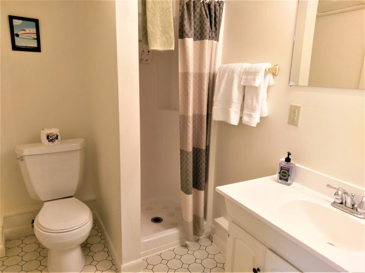 Inn At Charlotte B&B เบอร์ลิงตัน ภายนอก รูปภาพ