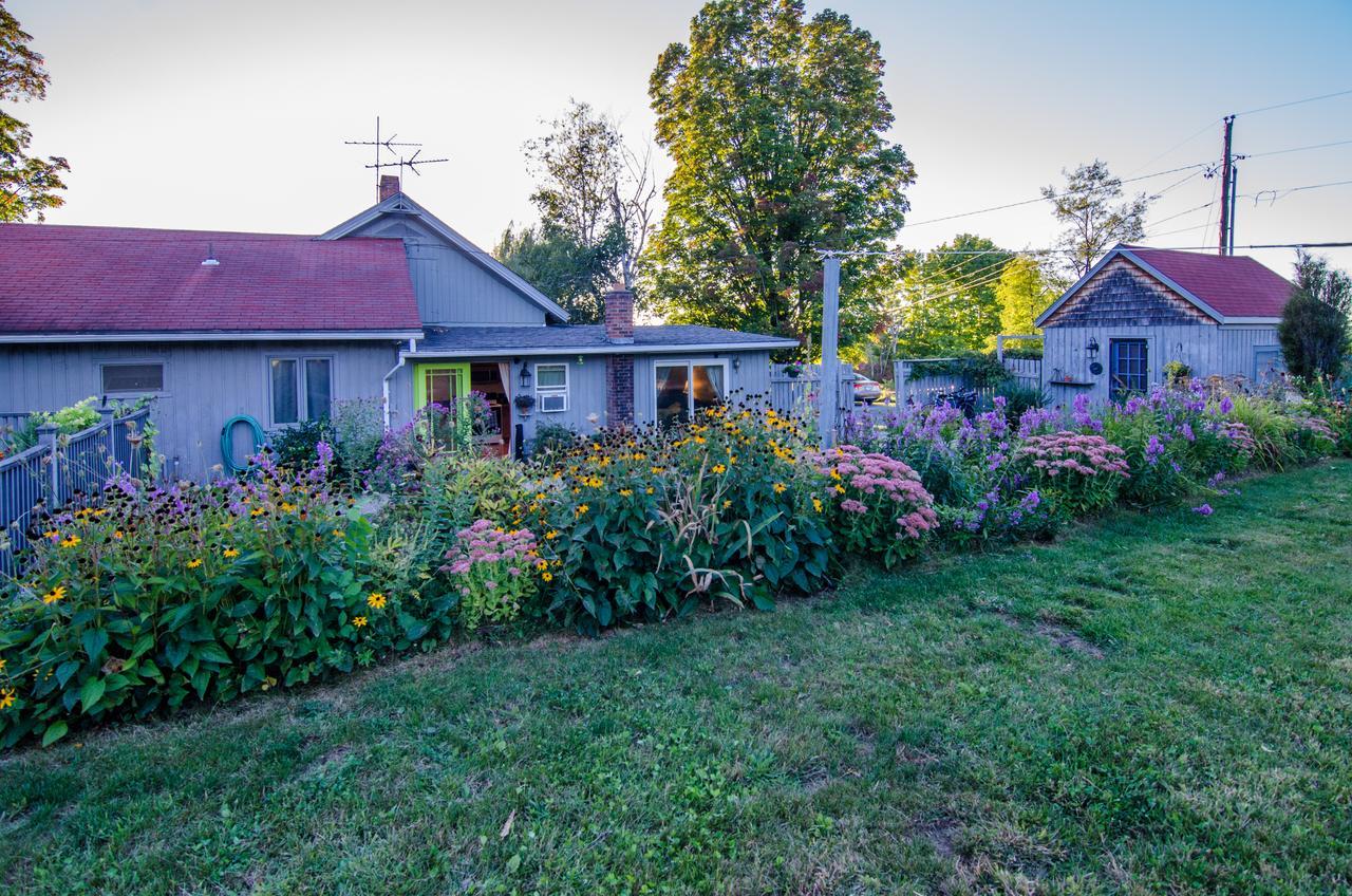 Inn At Charlotte B&B เบอร์ลิงตัน ภายนอก รูปภาพ