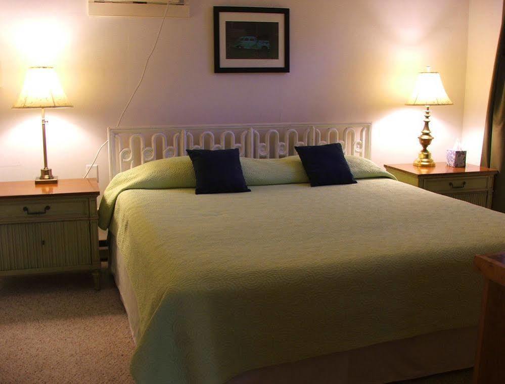 Inn At Charlotte B&B เบอร์ลิงตัน ภายนอก รูปภาพ
