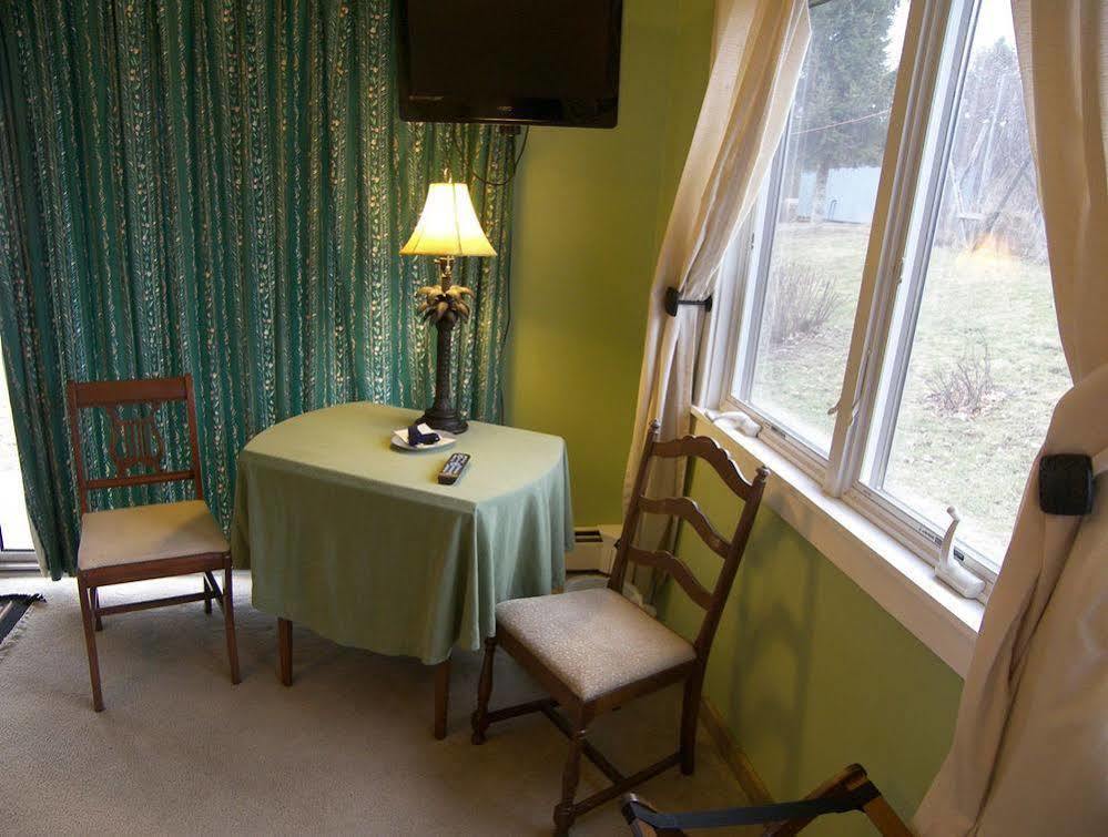 Inn At Charlotte B&B เบอร์ลิงตัน ภายนอก รูปภาพ