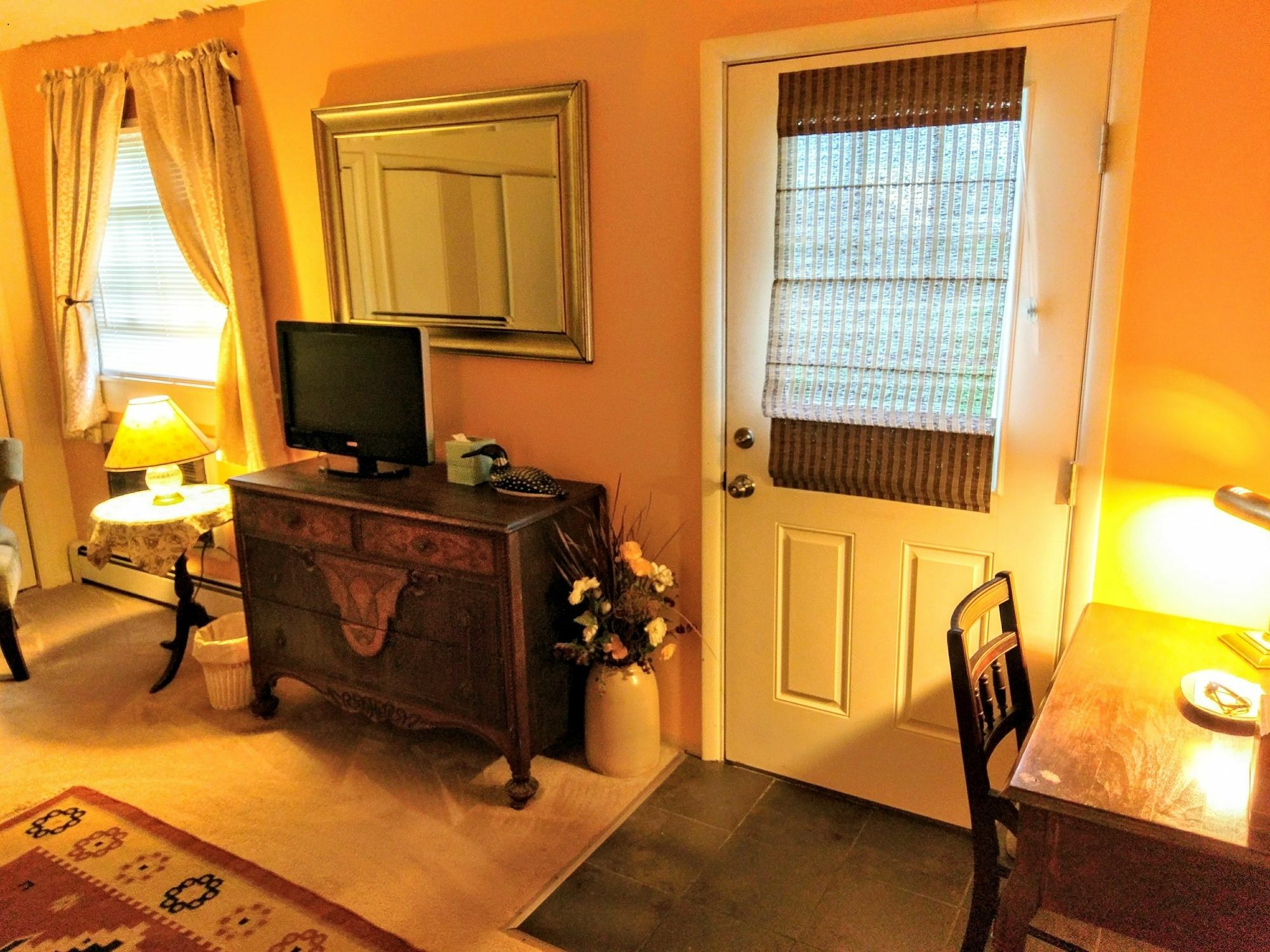 Inn At Charlotte B&B เบอร์ลิงตัน ภายนอก รูปภาพ