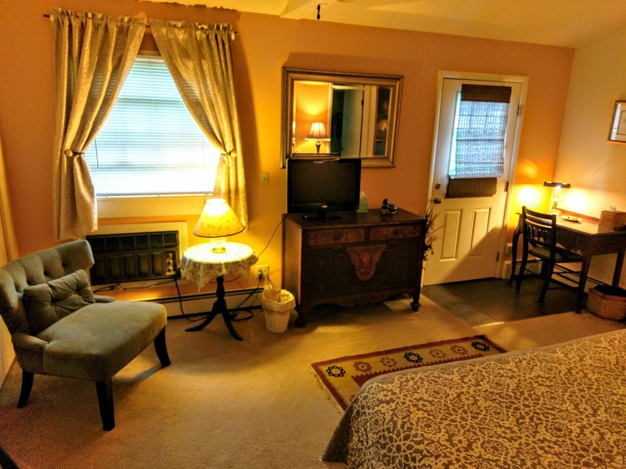 Inn At Charlotte B&B เบอร์ลิงตัน ภายนอก รูปภาพ