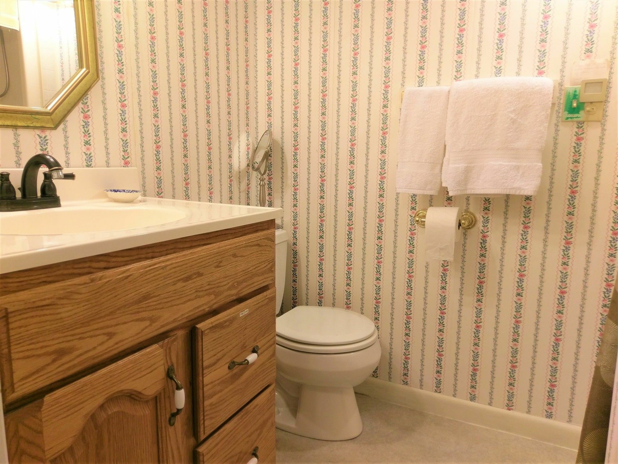 Inn At Charlotte B&B เบอร์ลิงตัน ภายนอก รูปภาพ